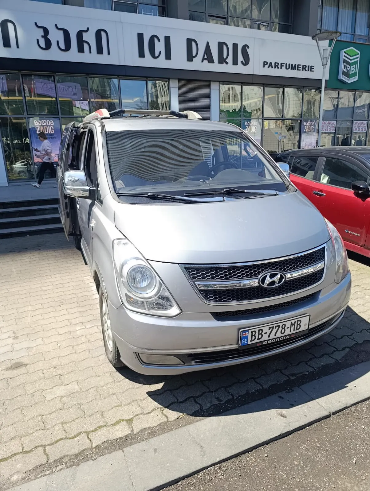 Hyundai H1 8 Seats