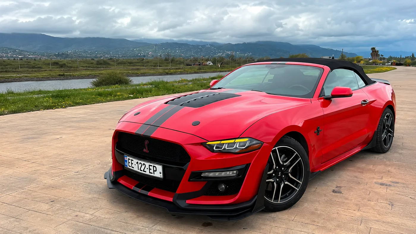 Ford Mustang Cabrio Red