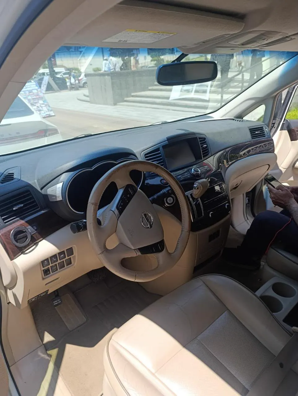 Nissan Quest 4