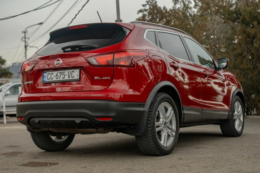 Nissan Rogue Sport 2