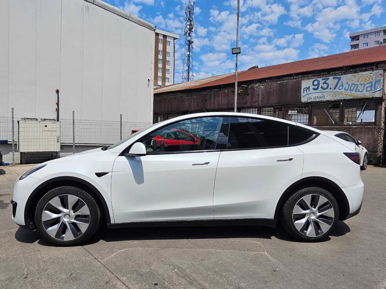 Tesla Model Y 4