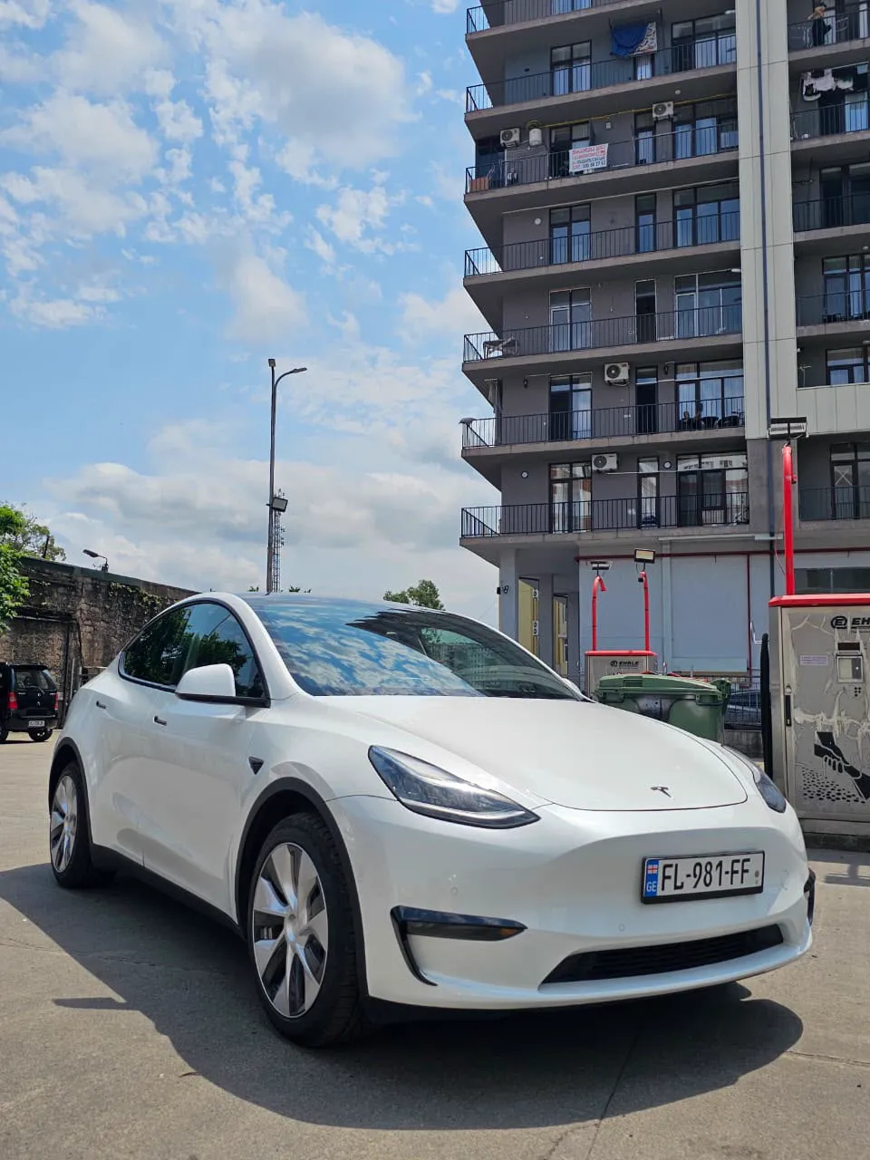 Tesla Model Y 6