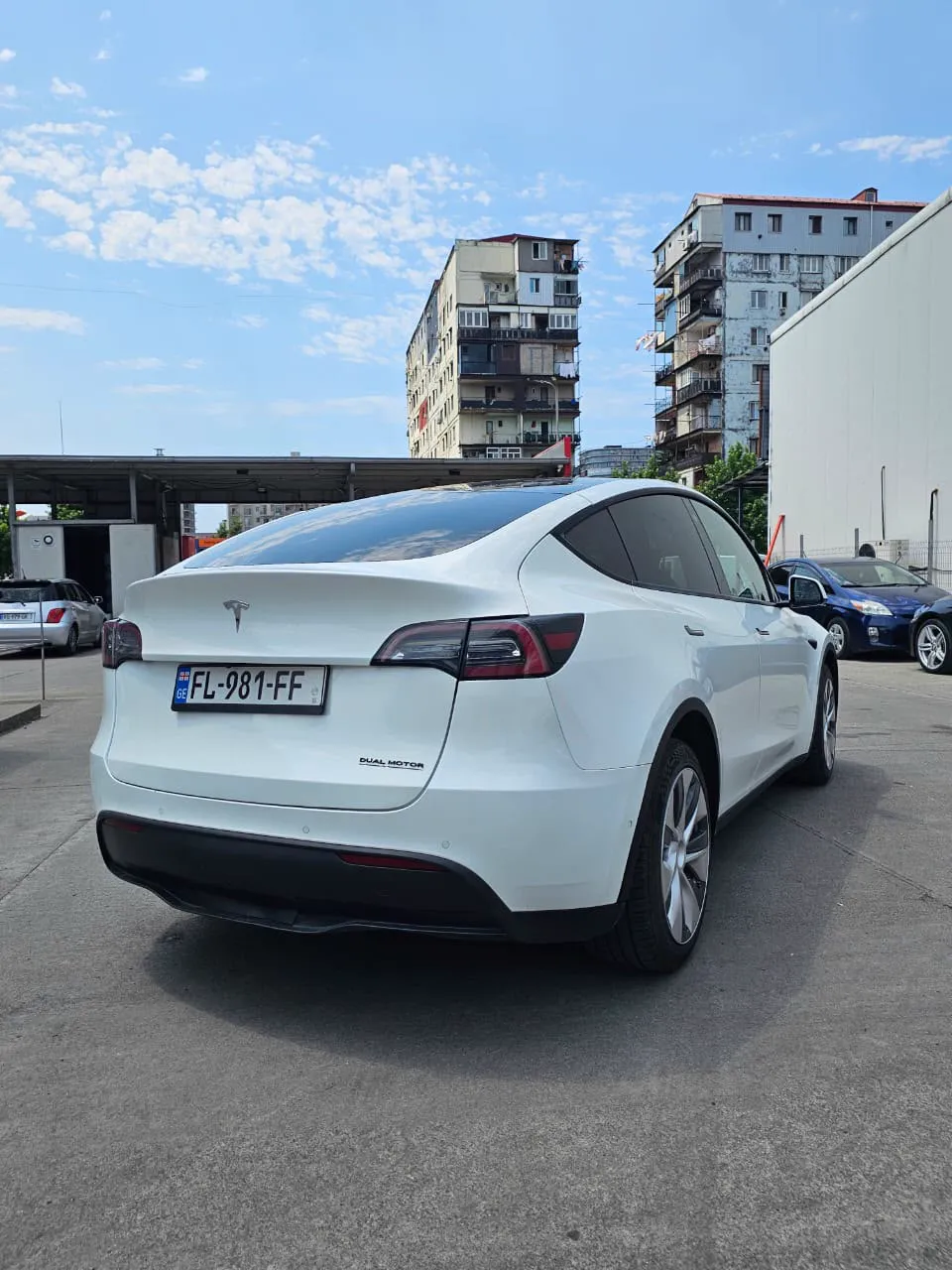 Tesla Model Y 8